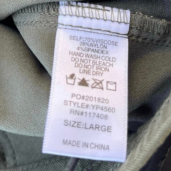 Women’s Cargo Jogger Pants - Picture 3 of 4